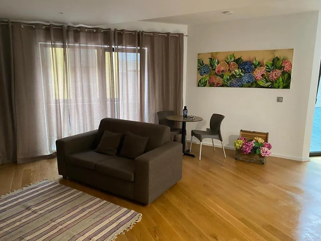 Carreira Residence Funchal